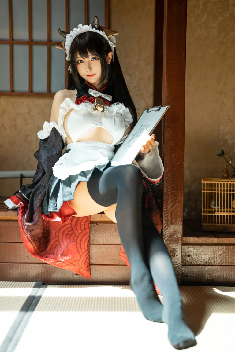 蠢沫沫《牛牛女仆》主题写真：15张全套美图