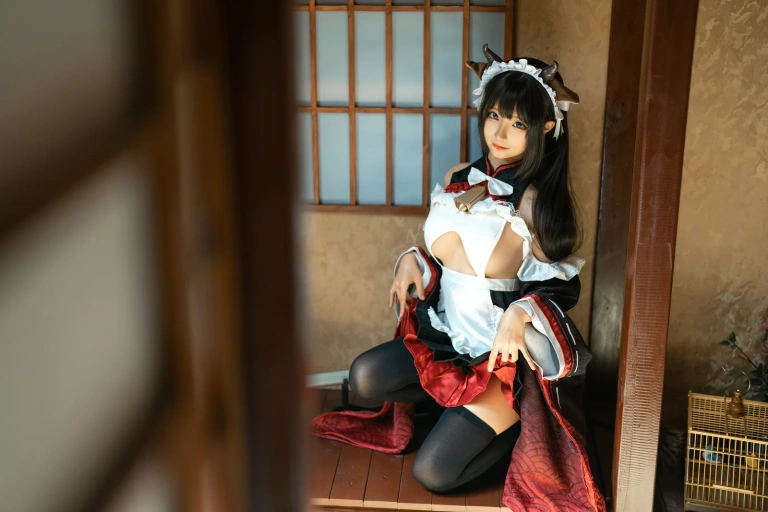 蠢沫沫《牛牛女仆》主题写真：15张全套美图