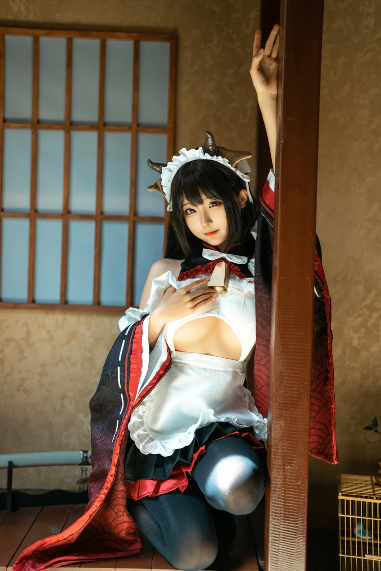 蠢沫沫《牛牛女仆》主题写真：15张全套美图