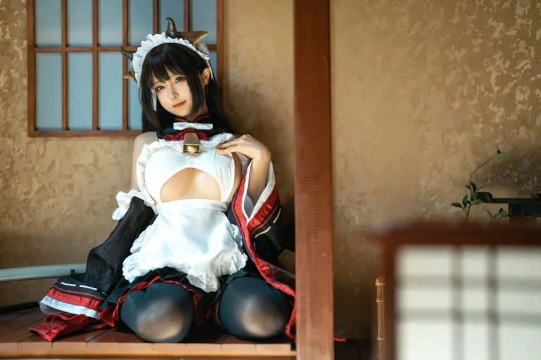 蠢沫沫《牛牛女仆》主题写真：15张全套美图