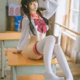蠢沫沫《小春日和》主题写真：14张全套美图