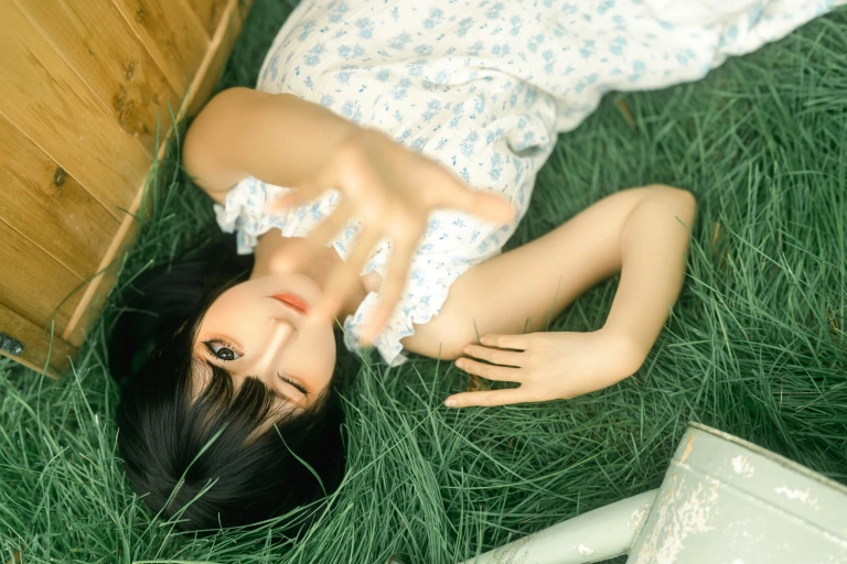蠢沫沫《木箱》主题写真：19张全套美图