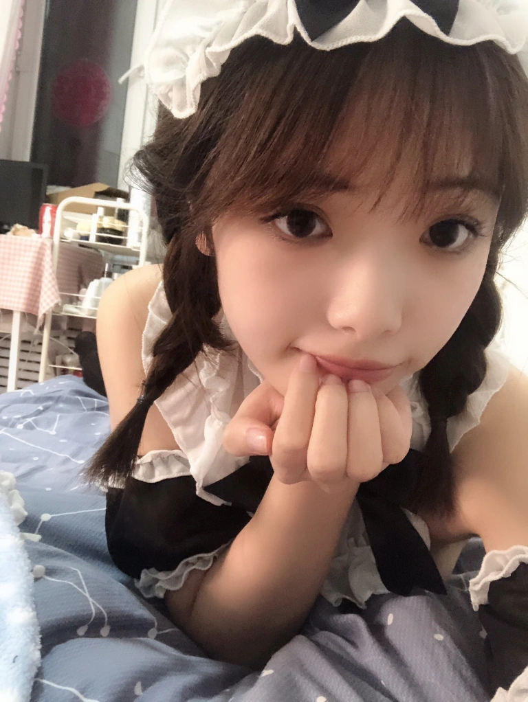 雯仔不讲道理《自拍本（1号本）（4套）》主题写真：82张全套美图