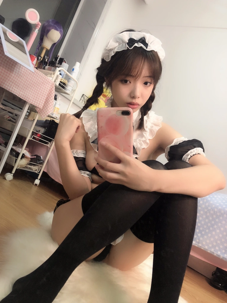雯仔不讲道理《自拍本（1号本）（4套）》主题写真：82张全套美图