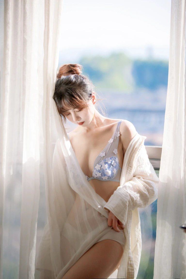 念雪《居家蓝色》主题写真：25张全套美图