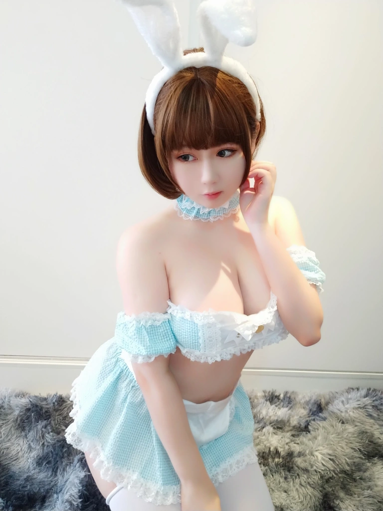 依酱《白兔软软》主题写真：27张全套美图