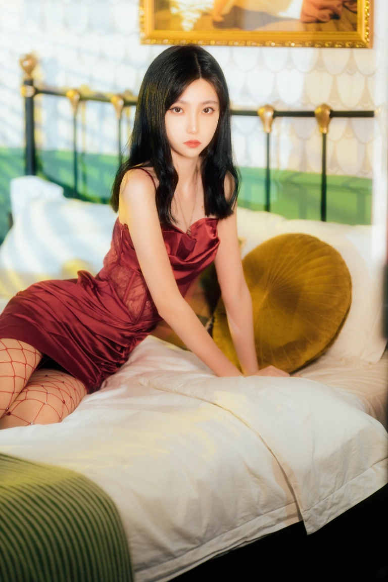 许岚《网袜红裙》主题写真：40张全套美图