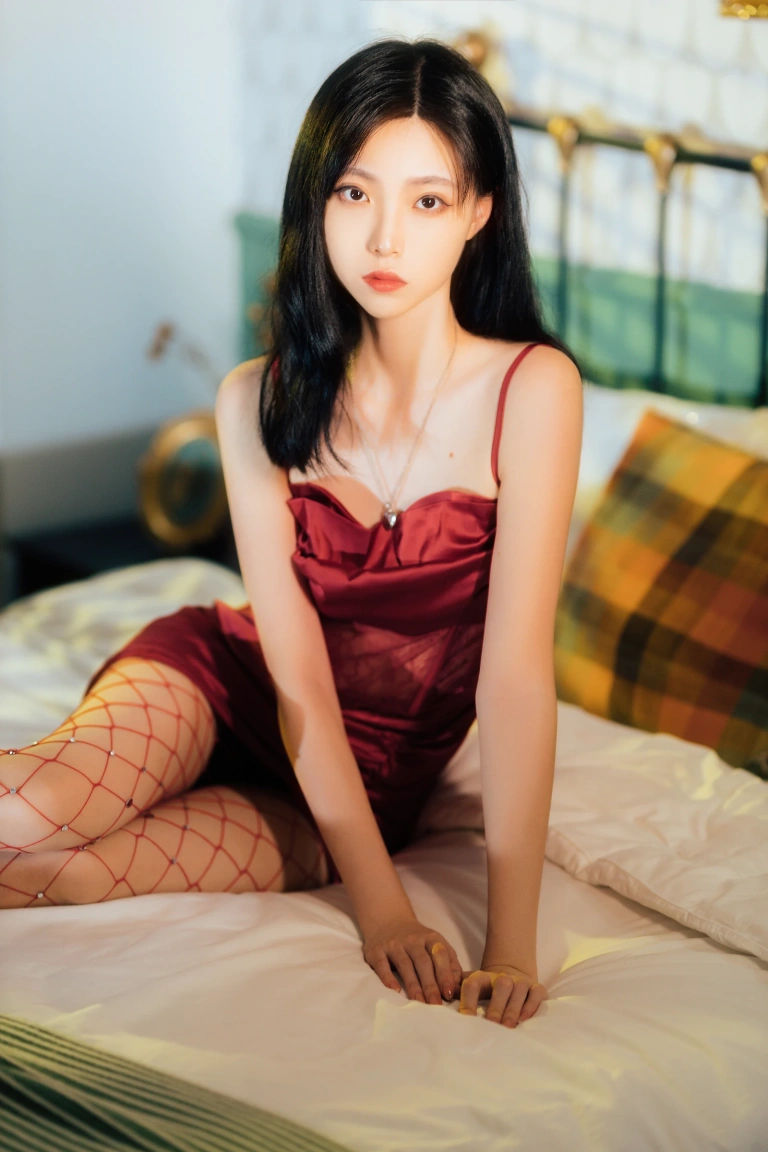 许岚《网袜红裙》主题写真：40张全套美图