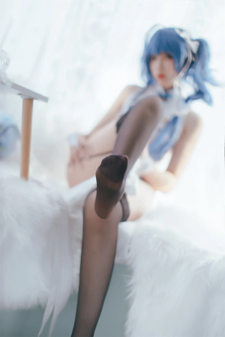 轩萧学姐《NO.21 – 圣路易斯旗袍》主题写真：42张全套美图