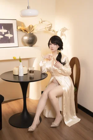 星之迟迟《2023年8月计划D 原创 屑太太与水管工》主题写真：177张全套美图，含3个视频