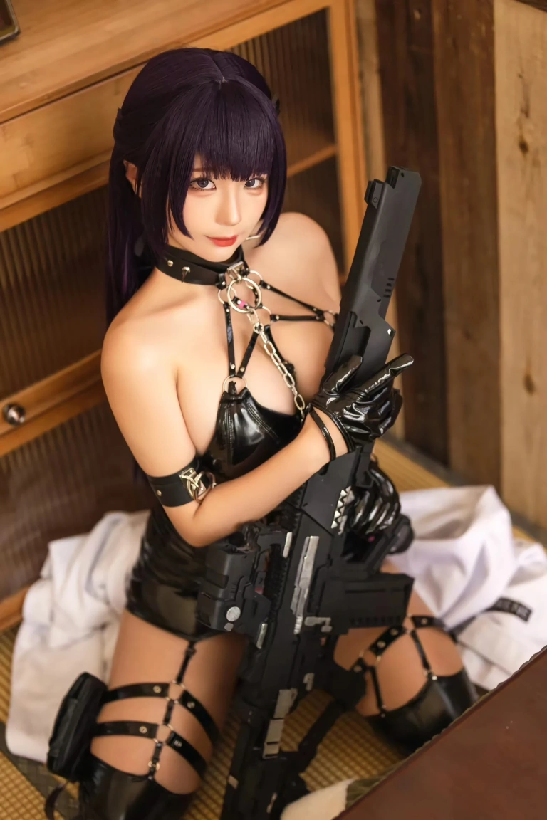 蠢沫沫《米哈拉女王》主题写真：9张全套美图