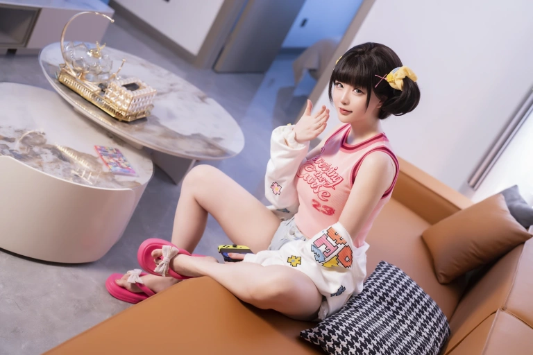 星之迟迟《2023年9月计划D 原创-邻家的小鬼头妹妹》主题写真：134张全套美图，含1个视频