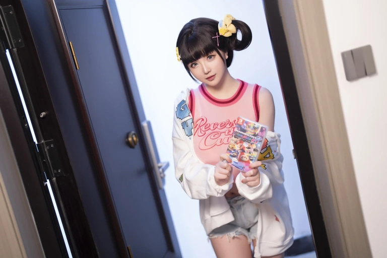 星之迟迟《2023年9月计划D 原创-邻家的小鬼头妹妹》主题写真：134张全套美图，含1个视频