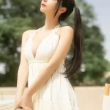 蠢沫沫《咖啡厅》主题写真：12张全套美图