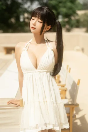 蠢沫沫《咖啡厅》主题写真：12张全套美图