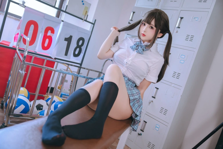 日奈娇(椎名莜)《更衣室 JK 女高》主题写真：195张全套美图