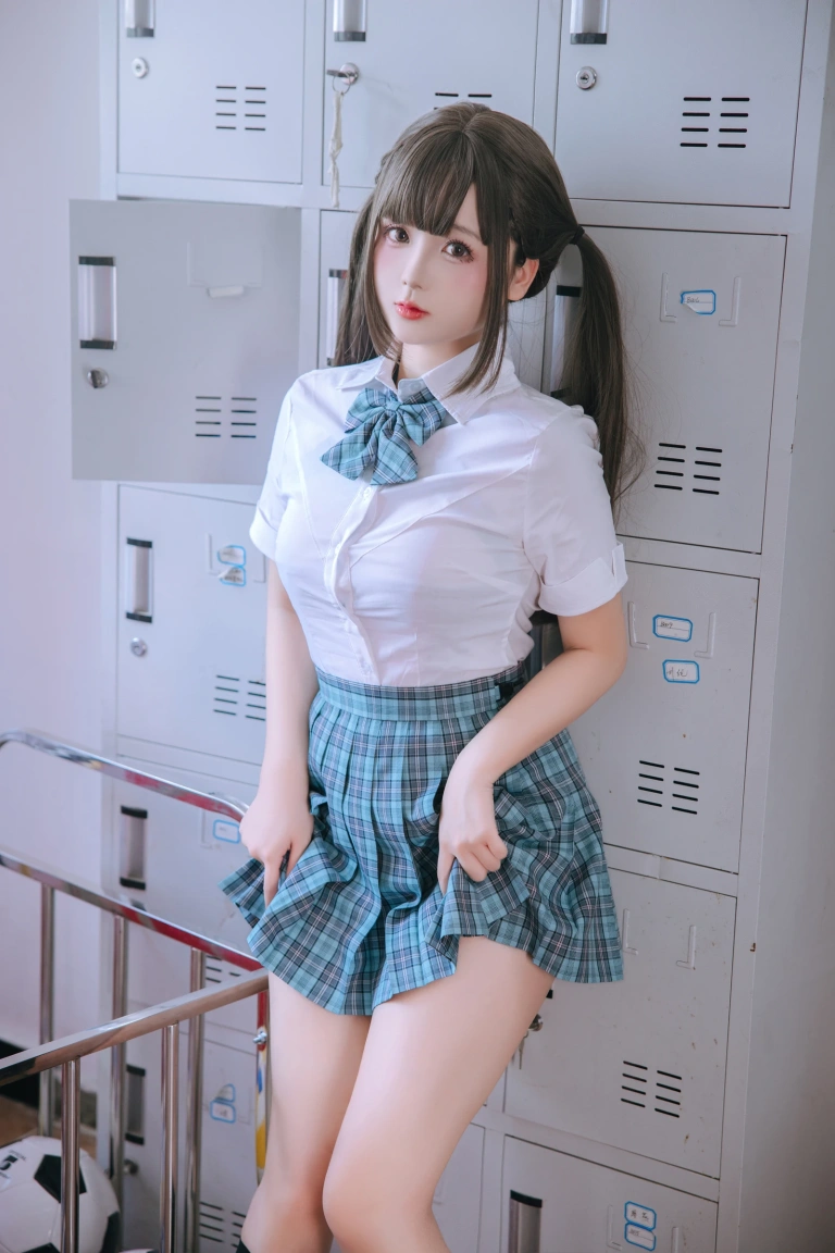 日奈娇(椎名莜)《更衣室 JK 女高》主题写真：195张全套美图
