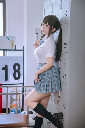 日奈娇(椎名莜)《更衣室 JK 女高》主题写真：195张全套美图