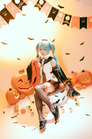 星之迟迟《2023年10月计划 赠品 万圣节MIKU》主题写真：53张全套美图