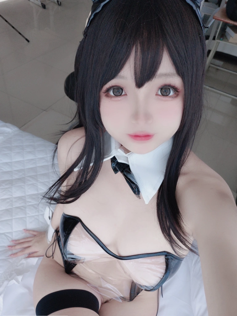 日奈娇(椎名莜)《透明兔女郎自拍》主题写真：40张全套美图