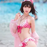 周叽是可爱兔兔《圣人惠水着》主题写真：19张全套美图