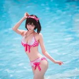 周叽是可爱兔兔《圣人惠水着》主题写真：19张全套美图