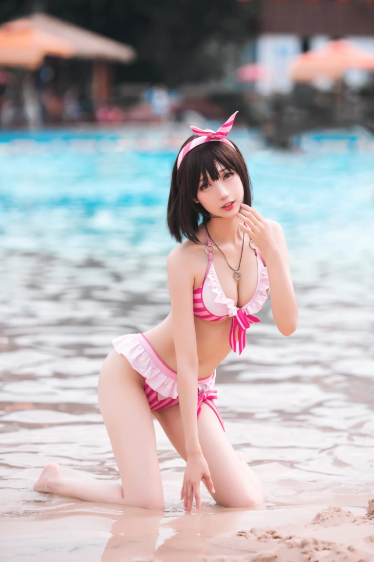 周叽是可爱兔兔《圣人惠水着》主题写真：19张全套美图