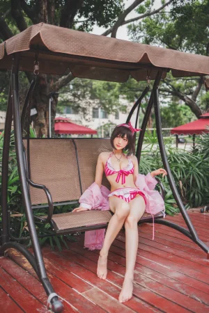 周叽是可爱兔兔《圣人惠水着》主题写真：19张全套美图