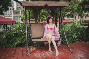 周叽是可爱兔兔《圣人惠水着》主题写真：19张全套美图