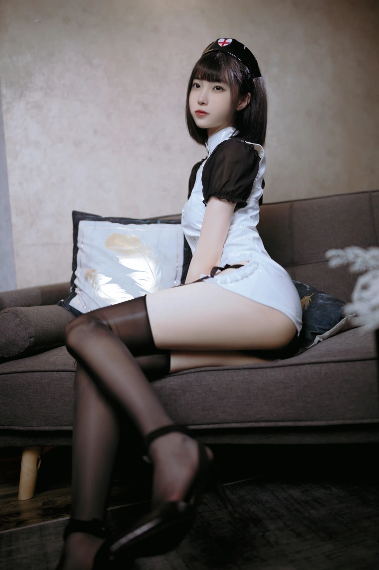 许岚《黑丝护士》主题写真：40张全套美图