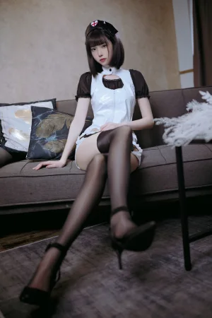 许岚《黑丝护士》主题写真：40张全套美图