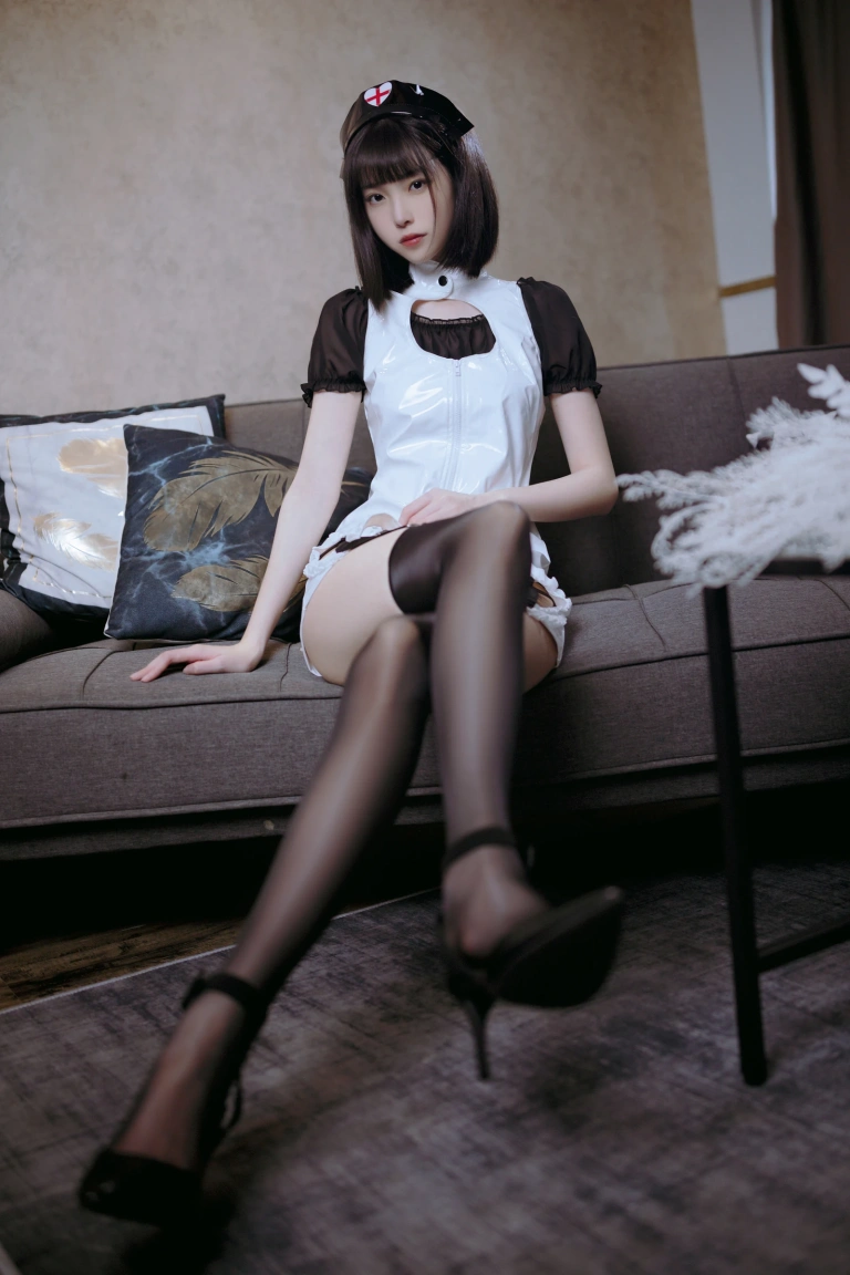 许岚《黑丝护士》主题写真：40张全套美图