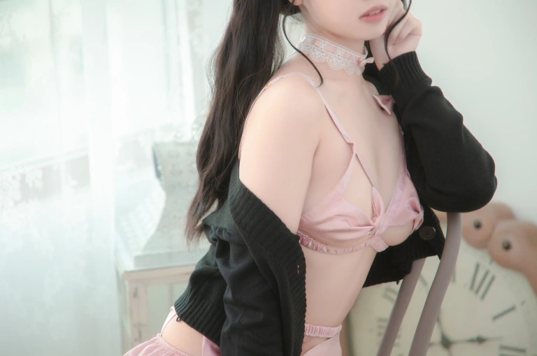 雯仔不讲道理《520情人节特辑》主题写真：31张全套美图