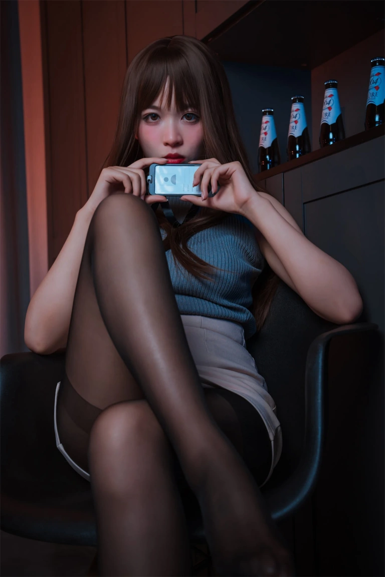 轩萧学姐《NO.22 – 微醺喝醉了OL》主题写真：57张全套美图