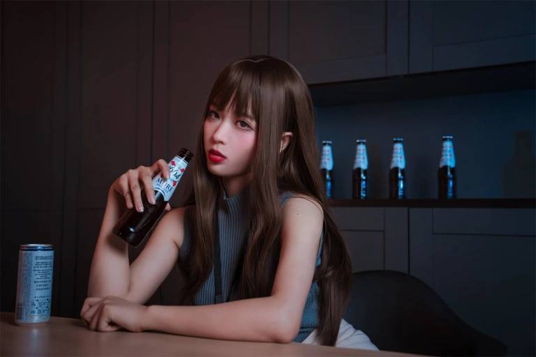 轩萧学姐《NO.22 – 微醺喝醉了OL》主题写真：57张全套美图