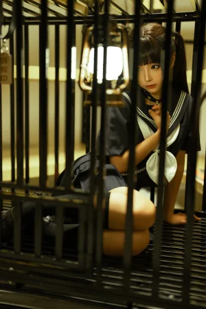 蠢沫沫《囚》主题写真：33张全套美图
