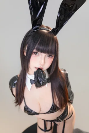 神楽坂真冬《第六季 序号03：《黑胶兔娘》》主题写真：75张全套美图，含2个视频