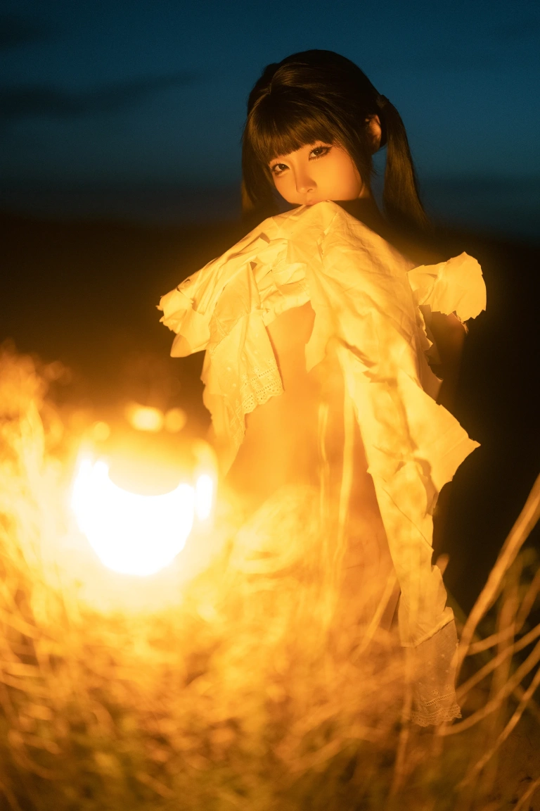 蠢沫沫《海岸昏灯》主题写真：22张全套美图