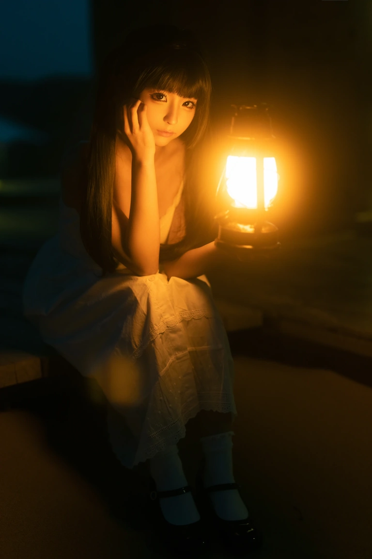 蠢沫沫《海岸昏灯》主题写真：22张全套美图