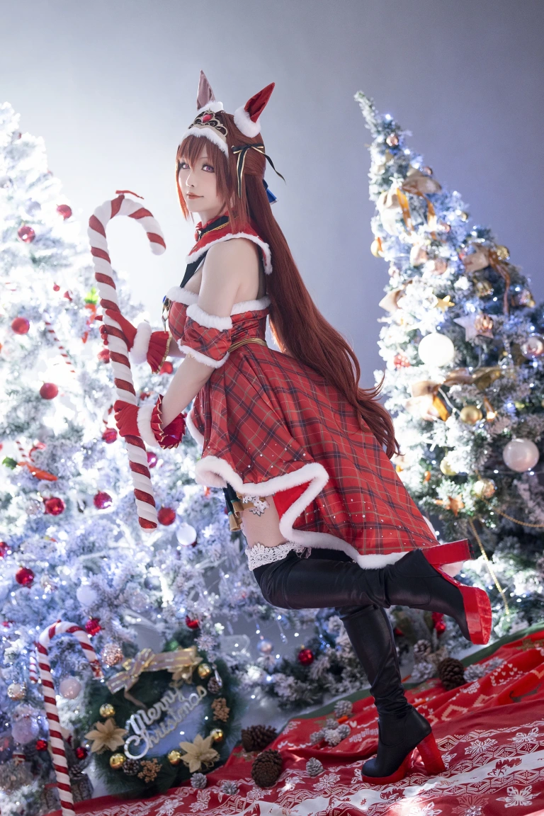 星之迟迟《2023年12月计划A 赛马娘 大和赤骥 圣诞衣装》主题写真：47张全套美图