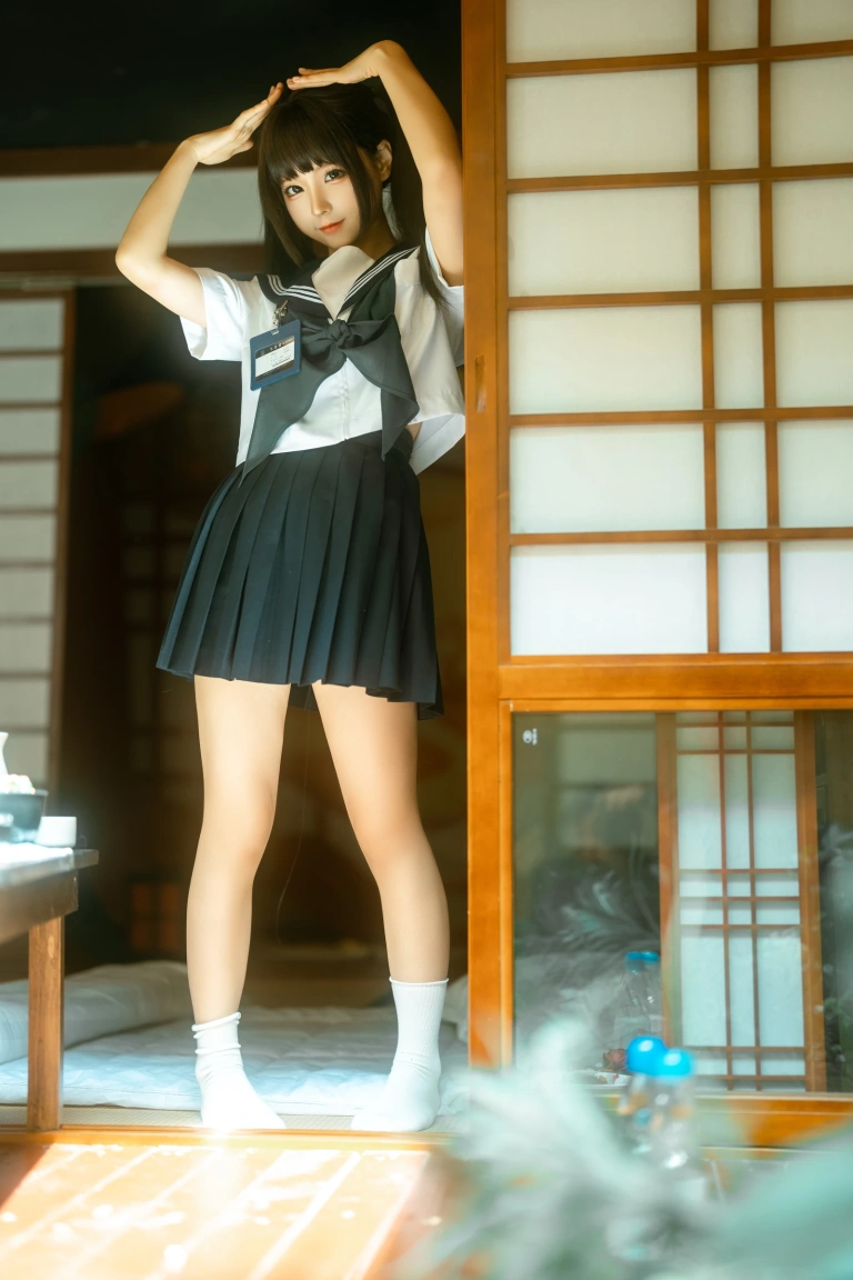 蠢沫沫《居家学妹》主题写真：22张全套美图