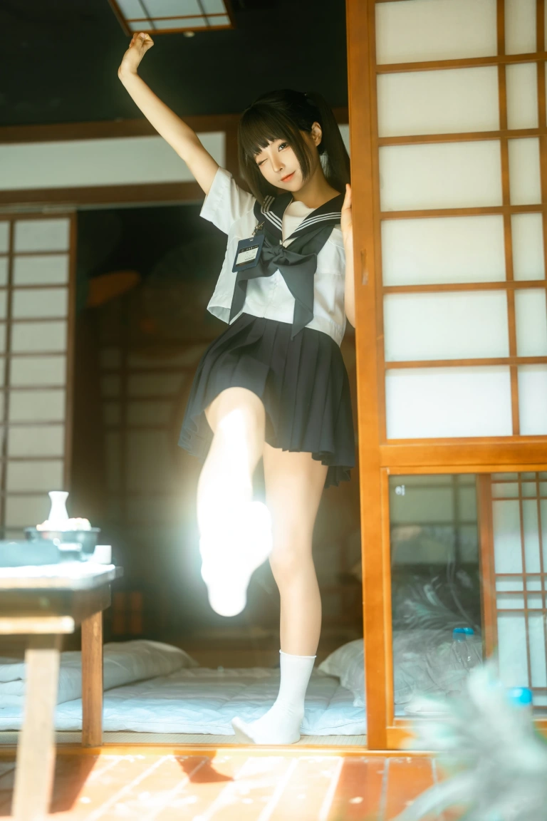 蠢沫沫《居家学妹》主题写真：22张全套美图