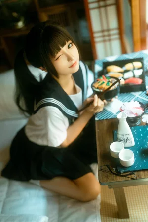 蠢沫沫《居家学妹》主题写真：22张全套美图