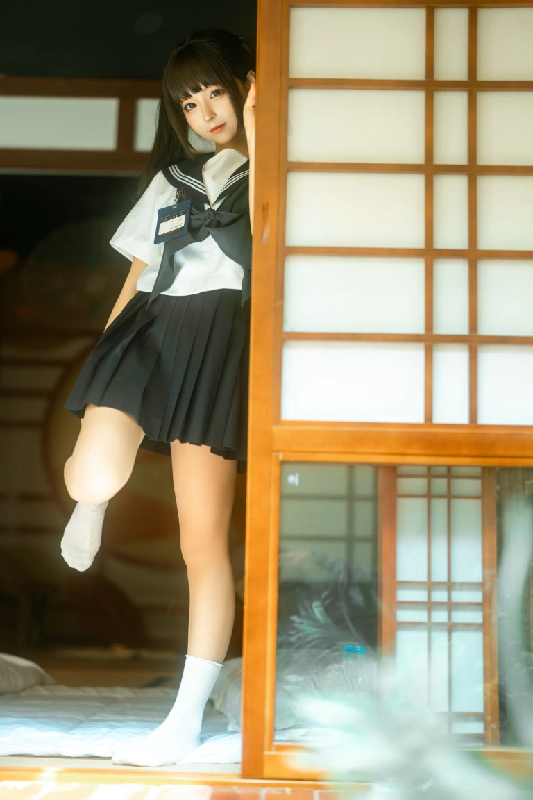 蠢沫沫《居家学妹》主题写真：22张全套美图