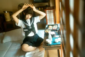 蠢沫沫《居家学妹》主题写真：22张全套美图