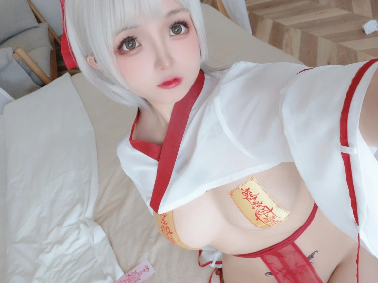 日奈娇(椎名莜)《巫女自拍》主题写真：41张全套美图