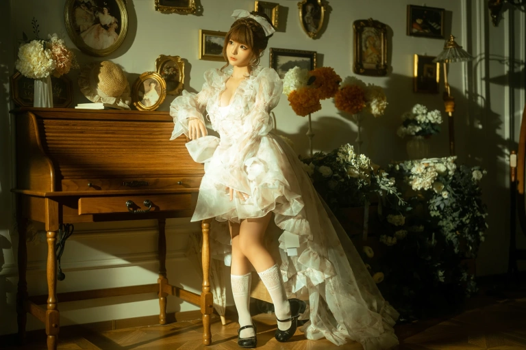 蠢沫沫《欧式女仆》主题写真：12张全套美图