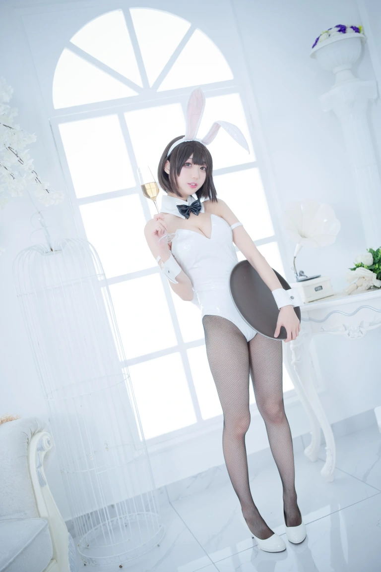 周叽是可爱兔兔《加藤惠兔女郎》主题写真：32张全套美图