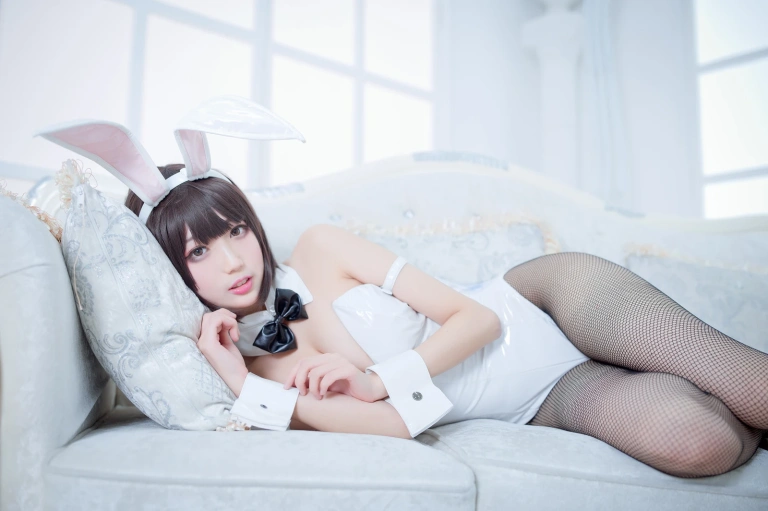 周叽是可爱兔兔《加藤惠兔女郎》主题写真：32张全套美图