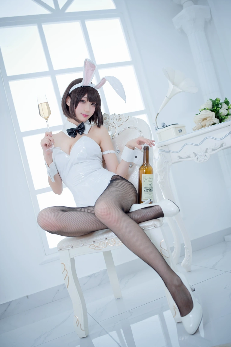 周叽是可爱兔兔《加藤惠兔女郎》主题写真：32张全套美图